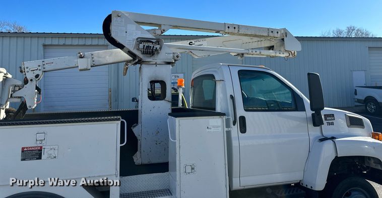 image for item NL9314 2004 GMC C6500  bucket truck