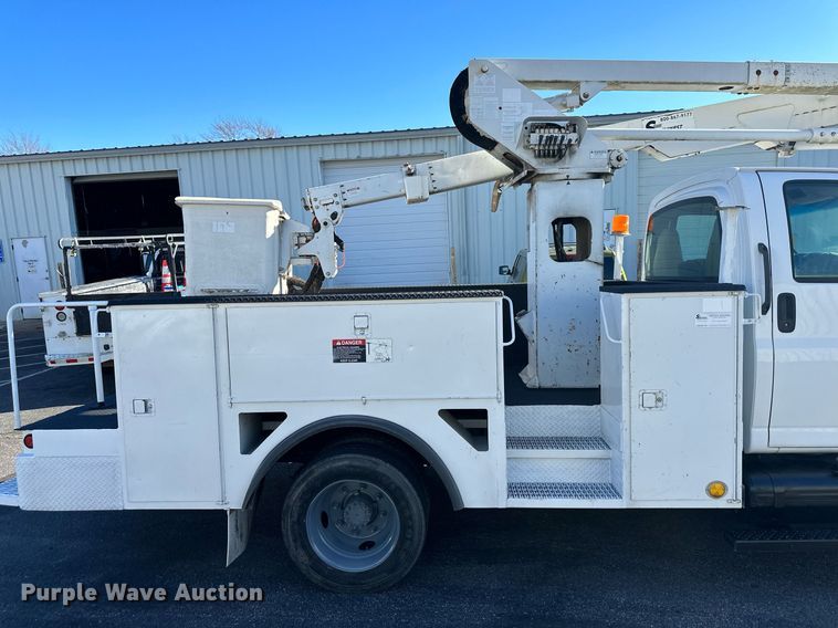 image for item NL9314 2004 GMC C6500  bucket truck