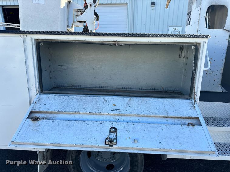 image for item NL9314 2004 GMC C6500  bucket truck