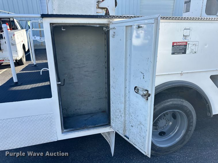 image for item NL9314 2004 GMC C6500  bucket truck