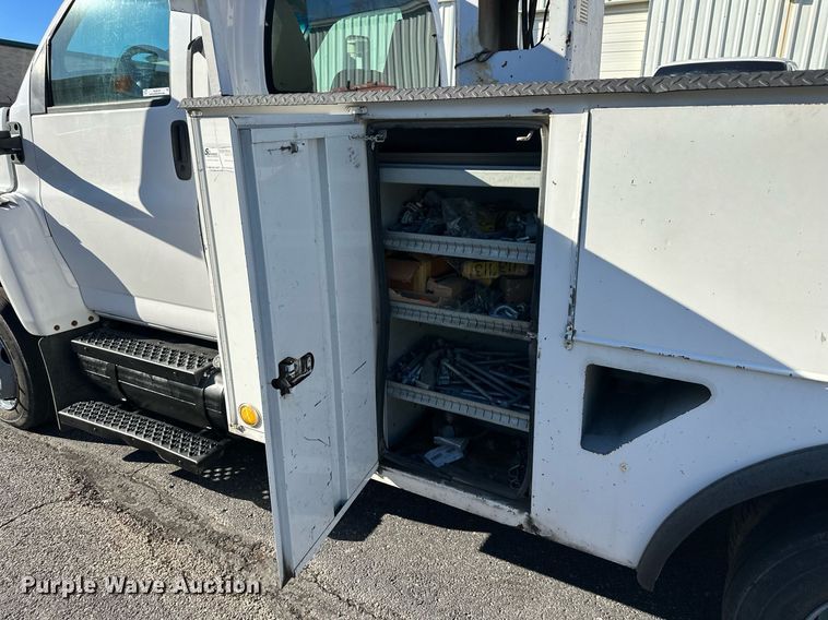 image for item NL9314 2004 GMC C6500  bucket truck