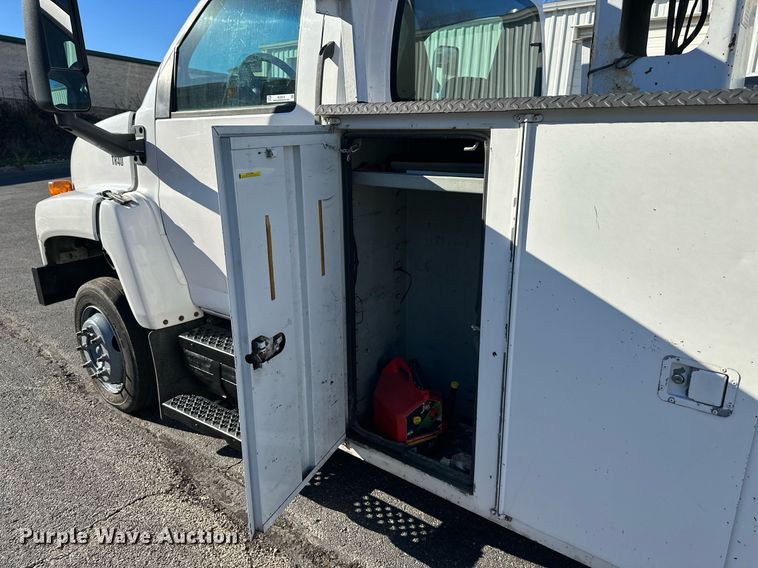 image for item NL9314 2004 GMC C6500  bucket truck