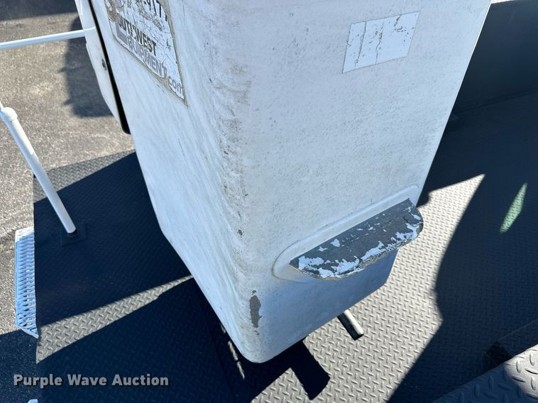 image for item NL9314 2004 GMC C6500  bucket truck