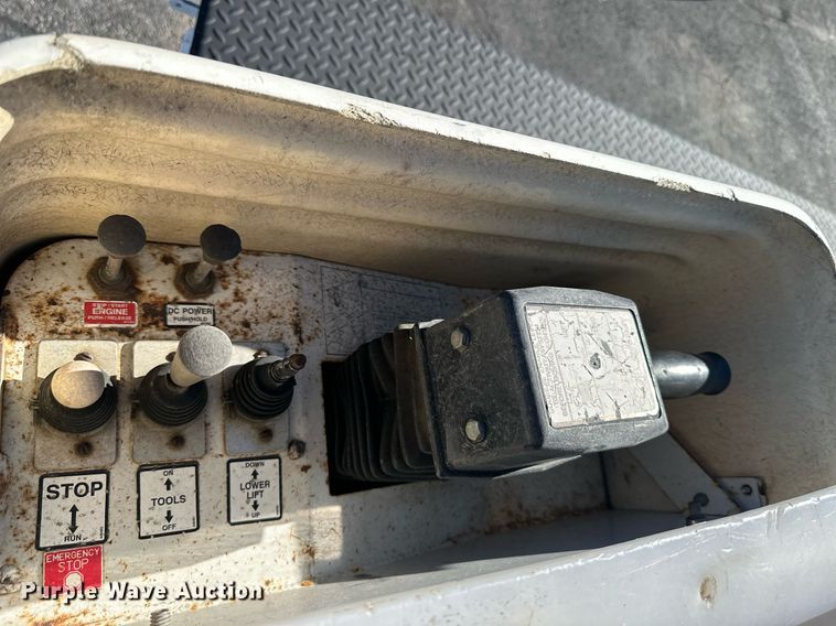 image for item NL9314 2004 GMC C6500  bucket truck