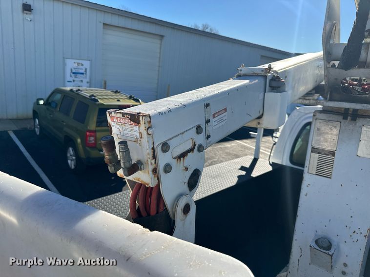 image for item NL9314 2004 GMC C6500  bucket truck