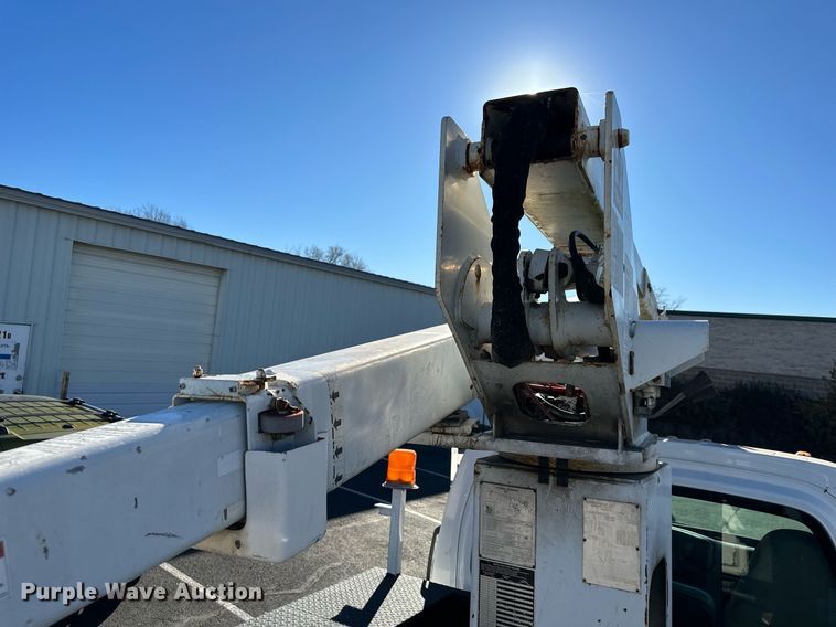 image for item NL9314 2004 GMC C6500  bucket truck