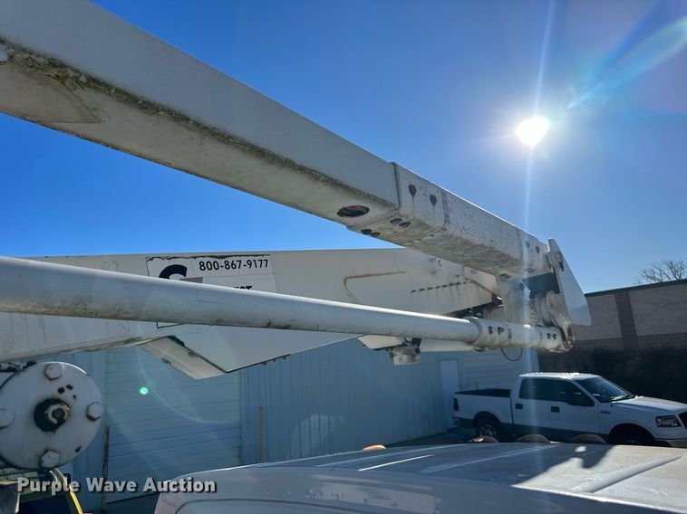 image for item NL9314 2004 GMC C6500  bucket truck