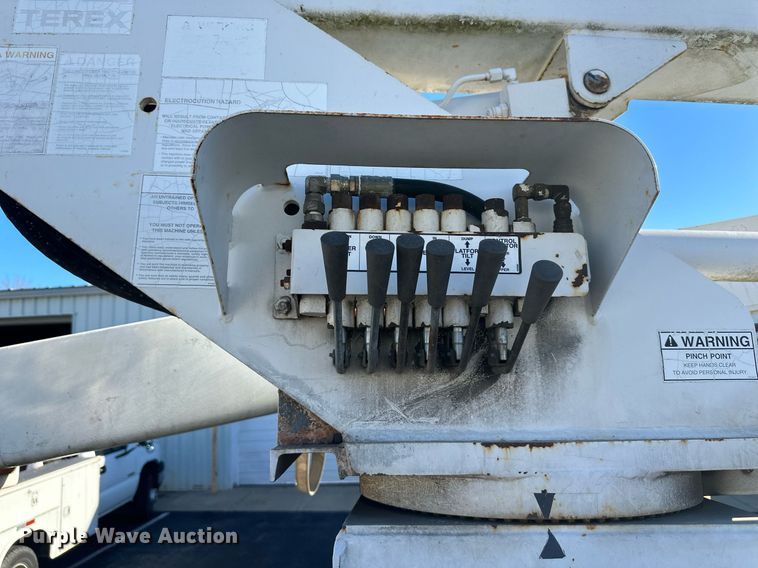 image for item NL9314 2004 GMC C6500  bucket truck