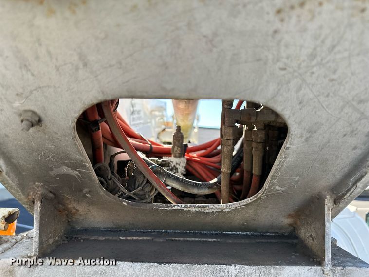 image for item NL9314 2004 GMC C6500  bucket truck