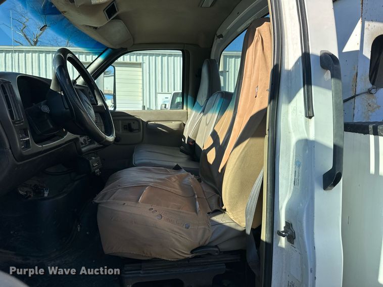 image for item NL9314 2004 GMC C6500  bucket truck