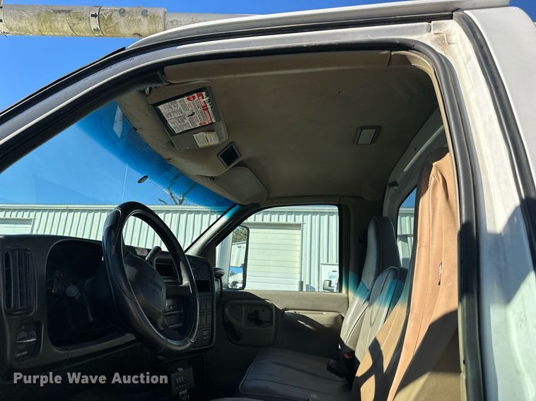 image for item NL9314 2004 GMC C6500  bucket truck