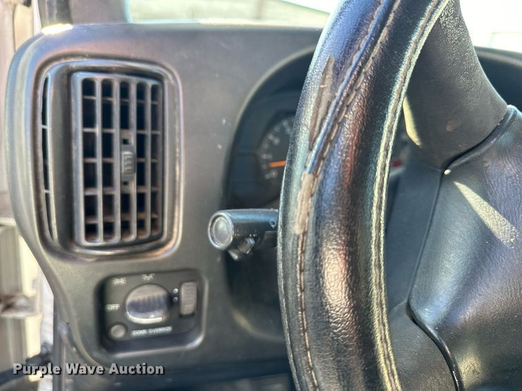 image for item NL9314 2004 GMC C6500  bucket truck