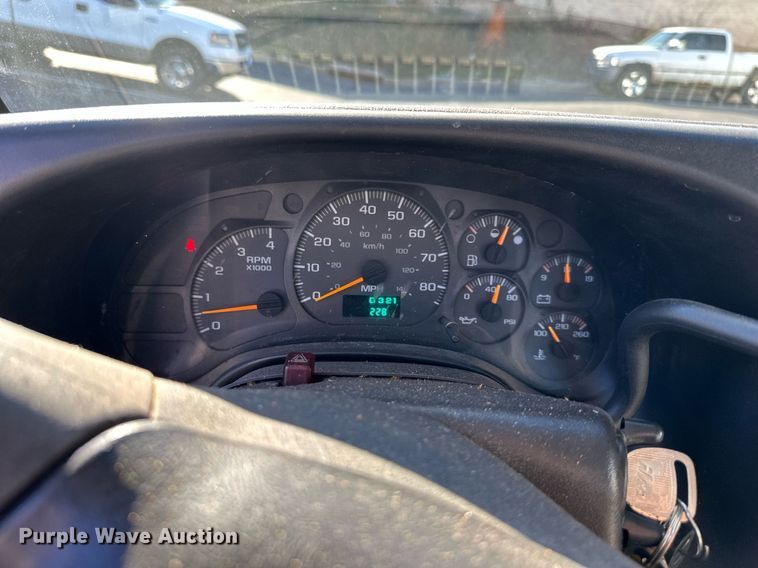 image for item NL9314 2004 GMC C6500  bucket truck