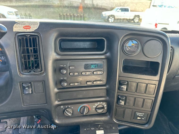 image for item NL9314 2004 GMC C6500  bucket truck