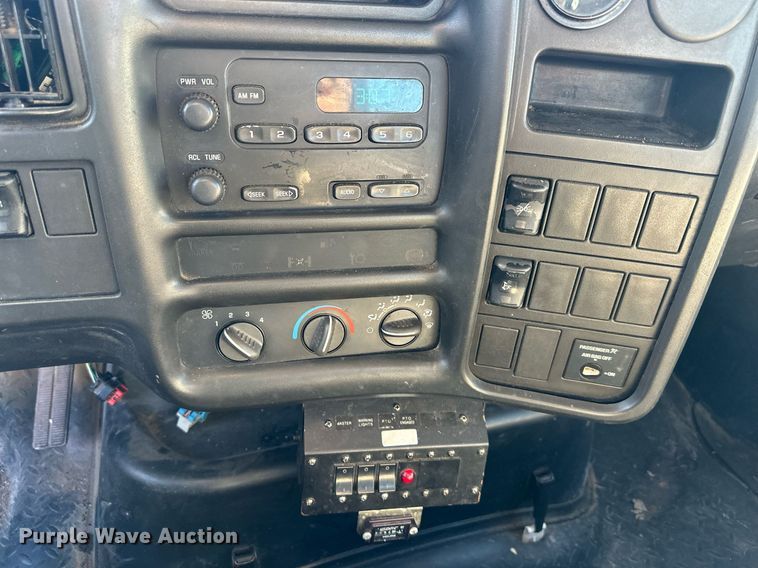 image for item NL9314 2004 GMC C6500  bucket truck