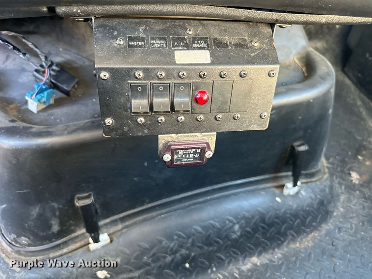 image for item NL9314 2004 GMC C6500  bucket truck