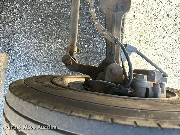 image for item NL9314 2004 GMC C6500  bucket truck