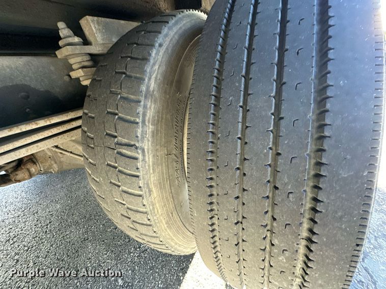 image for item NL9314 2004 GMC C6500  bucket truck