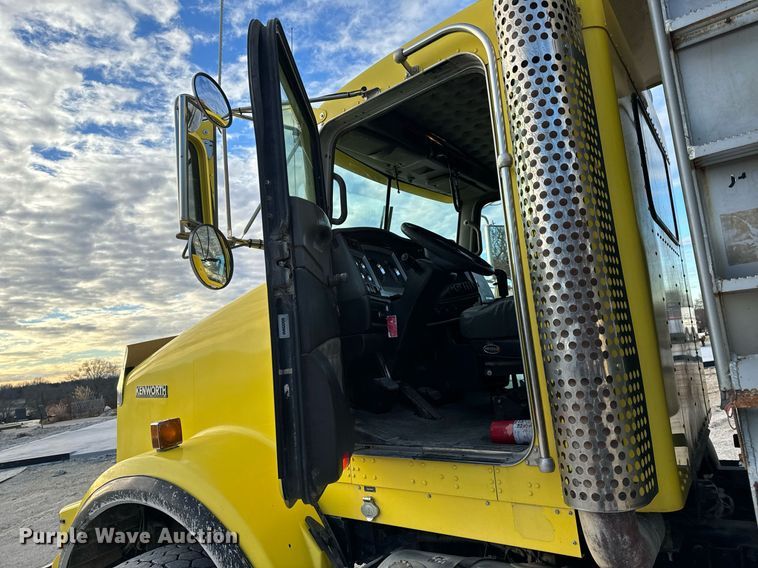 image for item NM9178 2008 Kenworth T800 dump truck