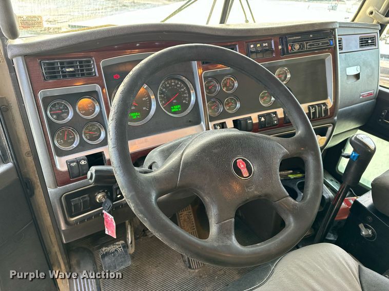 image for item NM9178 2008 Kenworth T800 dump truck