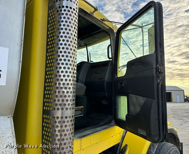 image for item NM9178 2008 Kenworth T800 dump truck