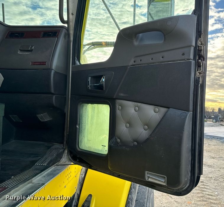 image for item NM9178 2008 Kenworth T800 dump truck