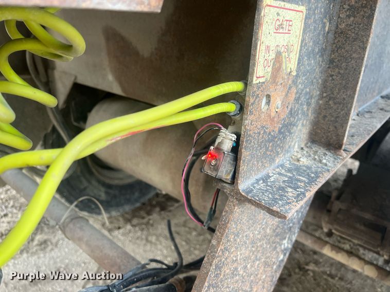 image for item NN9329 1998 Travis end dump trailer