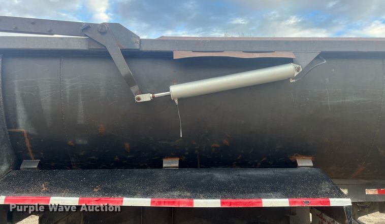 image for item NN9329 1998 Travis end dump trailer