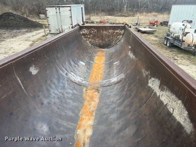 image for item NN9329 1998 Travis end dump trailer