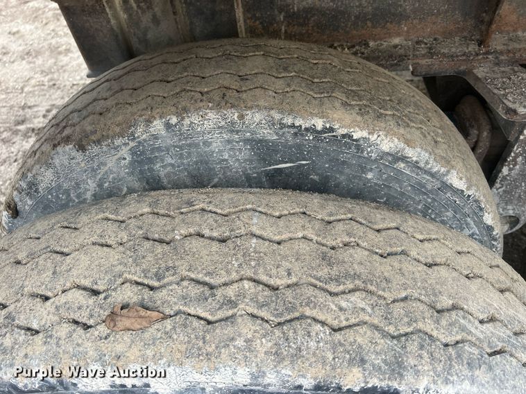 image for item NN9329 1998 Travis end dump trailer