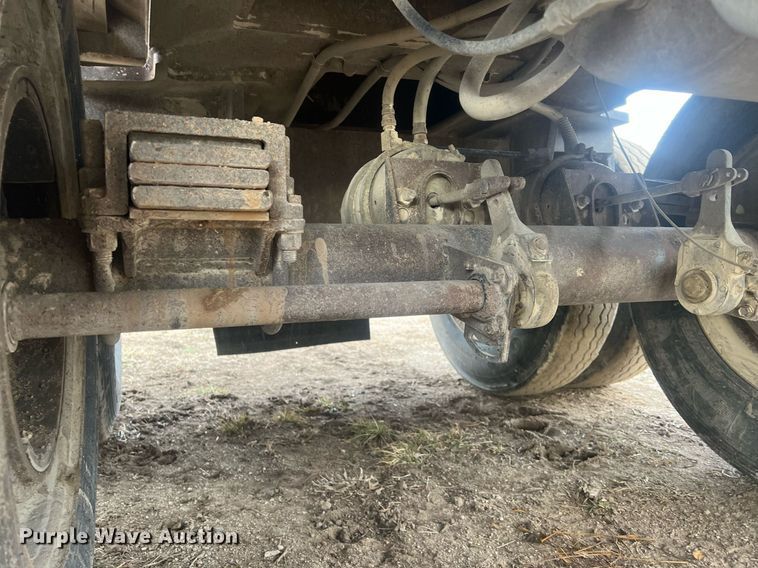 image for item NN9329 1998 Travis end dump trailer