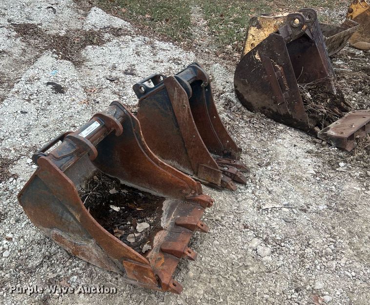image for item NN9331 (2) Bobcat buckets 
