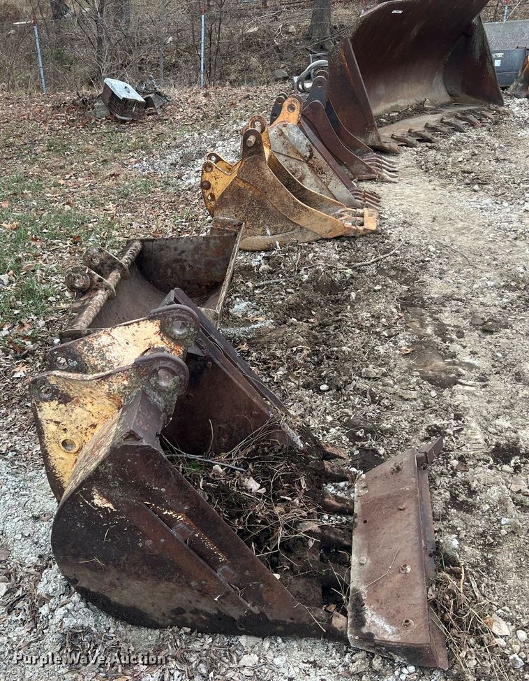 image for item NN9332 (5) Case backhoe buckets