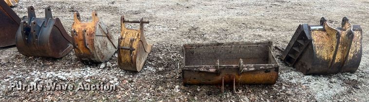 image for item NN9332 (5) Case backhoe buckets
