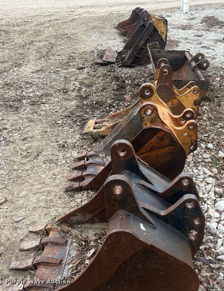 image for item NN9332 (5) Case backhoe buckets