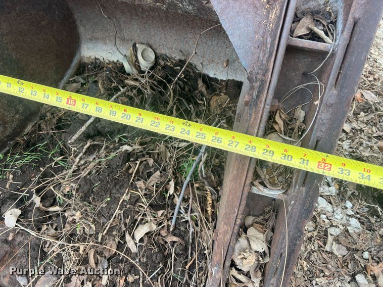 image for item NN9332 (5) Case backhoe buckets