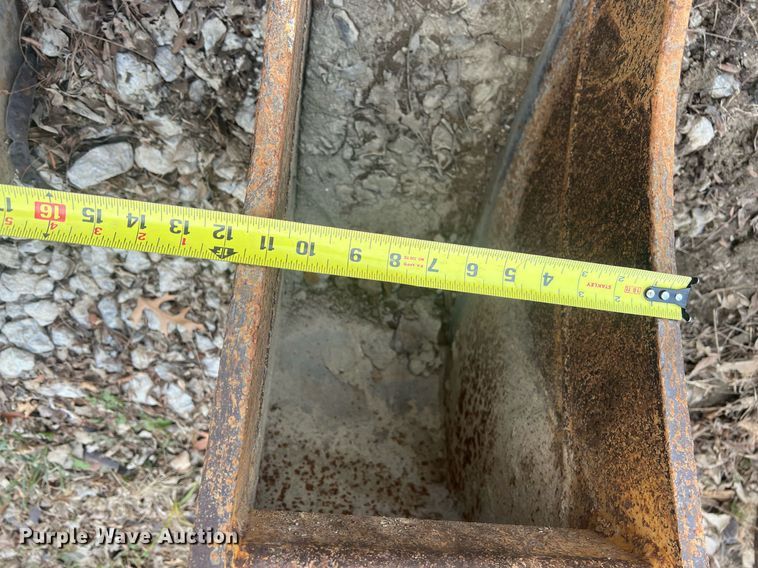 image for item NN9332 (5) Case backhoe buckets