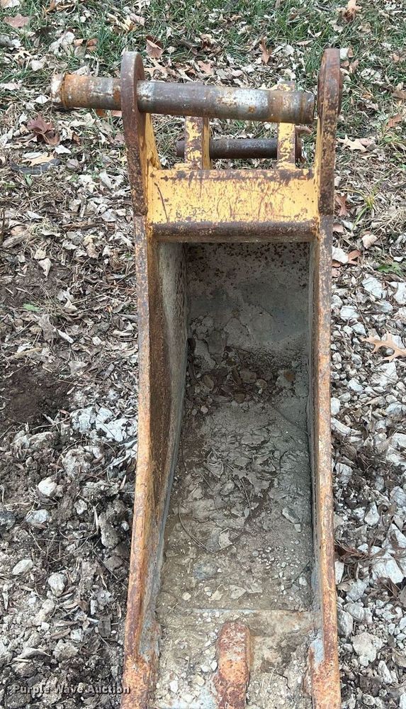 image for item NN9332 (5) Case backhoe buckets