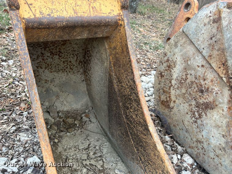 image for item NN9332 (5) Case backhoe buckets