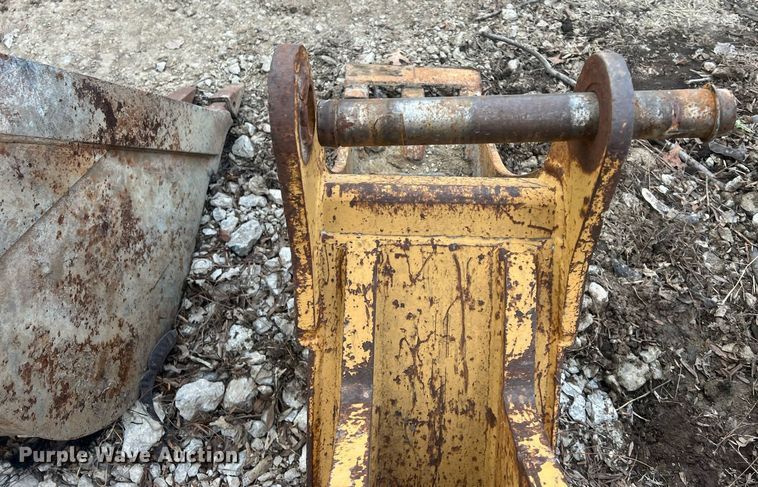 image for item NN9332 (5) Case backhoe buckets