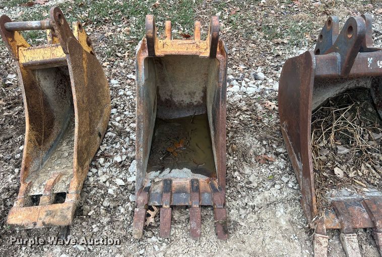 image for item NN9332 (5) Case backhoe buckets