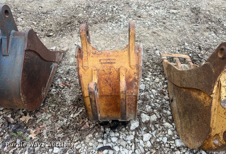 image for item NN9332 (5) Case backhoe buckets