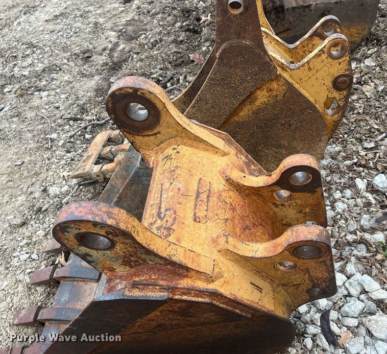 image for item NN9332 (5) Case backhoe buckets