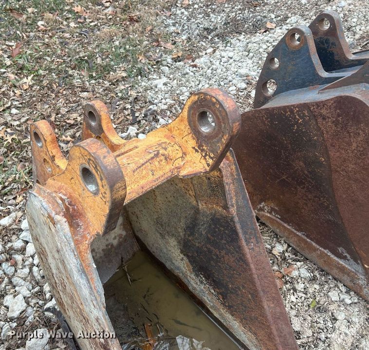 image for item NN9332 (5) Case backhoe buckets