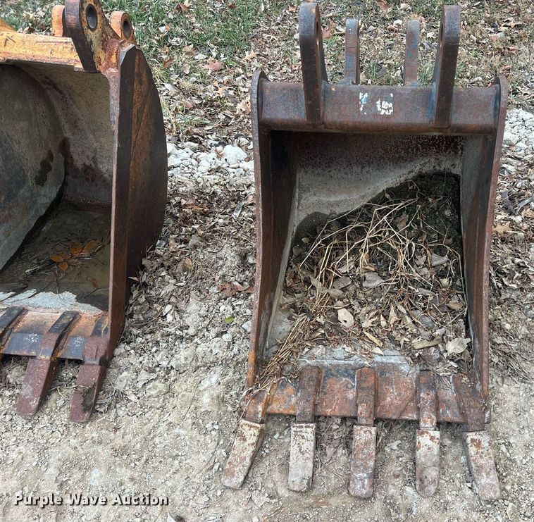image for item NN9332 (5) Case backhoe buckets
