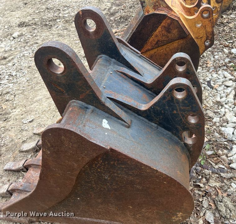 image for item NN9332 (5) Case backhoe buckets