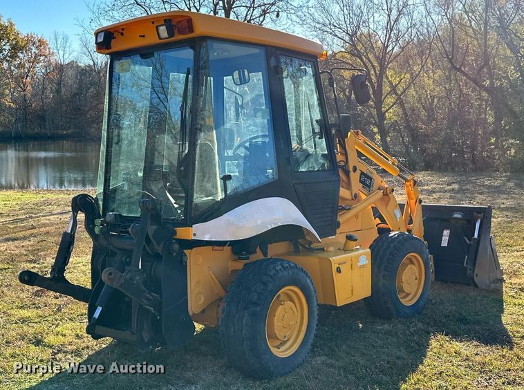 image for item NO9480 2004 JCB 212SU landscape tractor