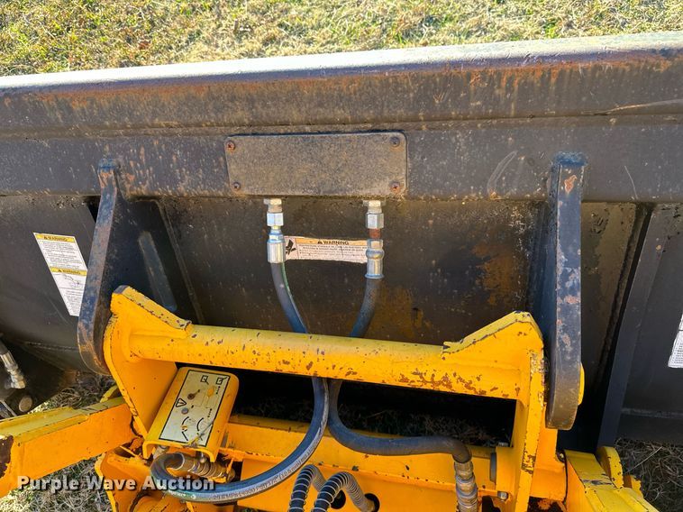 image for item NO9480 2004 JCB 212SU landscape tractor