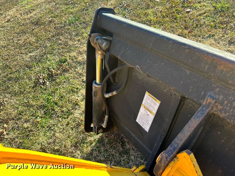 image for item NO9480 2004 JCB 212SU landscape tractor