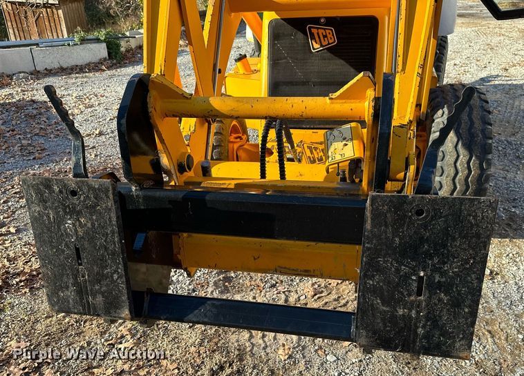 image for item NO9480 2004 JCB 212SU landscape tractor